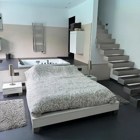 Atypical Loft With Private Pool Hébergement de vacances *