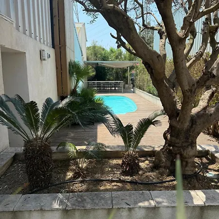 Hébergement de vacances Atypical Loft With Private Pool