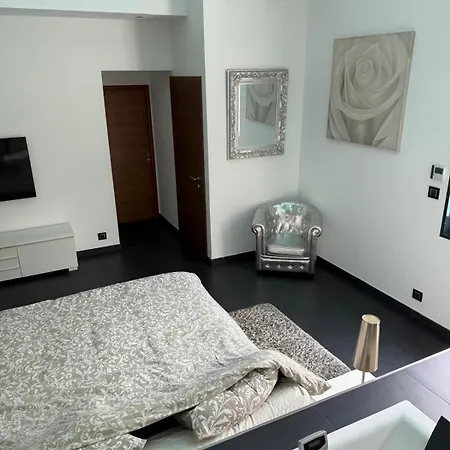 Atypical Loft With Private Pool * Le Lavandou