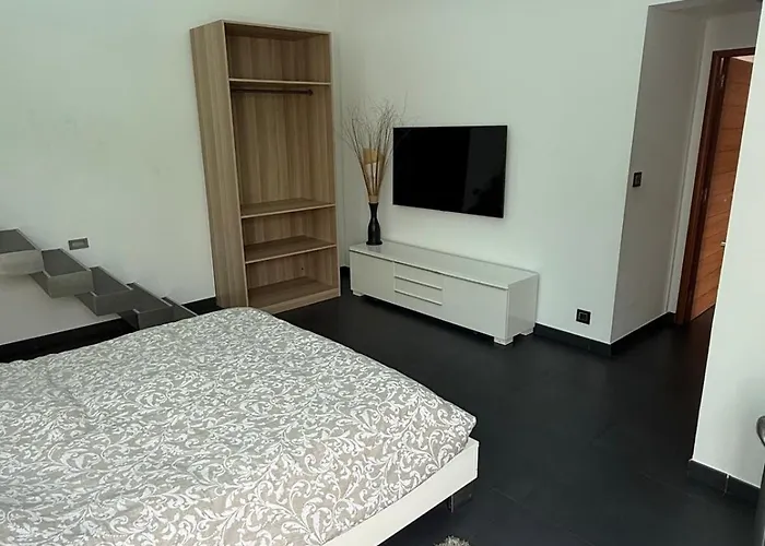 Atypical Loft With Private Pool Nyaraló *