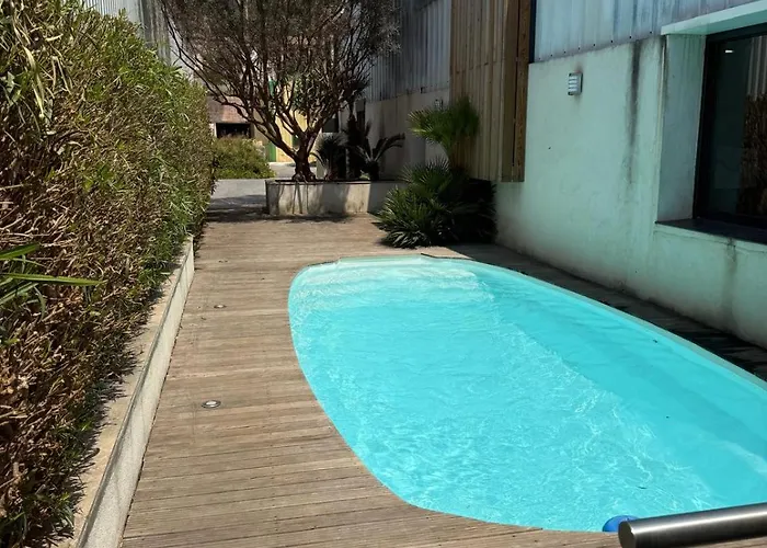 Atypical Loft With Private Pool Nyaraló